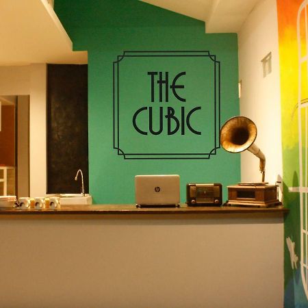 The Cubic Hostel Yogyakarta Exterior photo